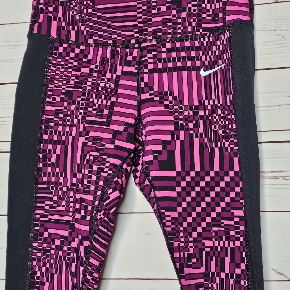 Nike Epic Lux Dri-Fit Tight Fit Capri Leggings - Picture 4 of 14
